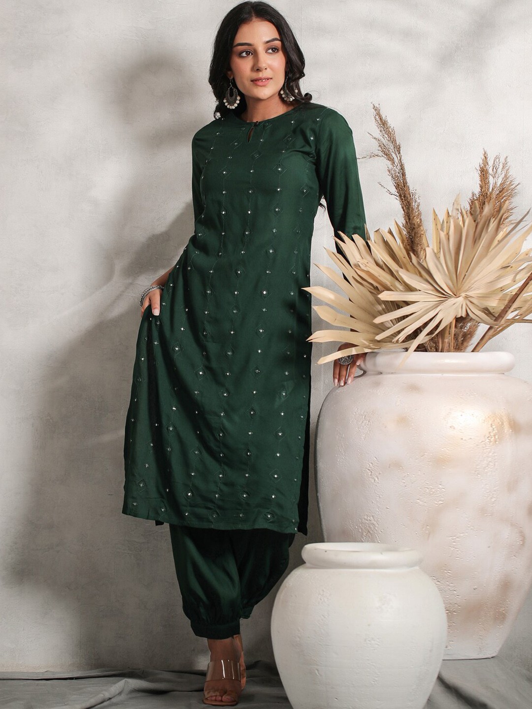 

Anubhutee Ethnic Motifs Embellished Mirror Work Straight Kurta, Green