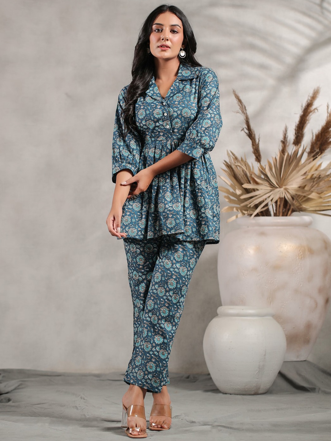 

Ishin Floral Printed Pleated A-Line Pure Cotton Kurti With Trousers, Navy blue