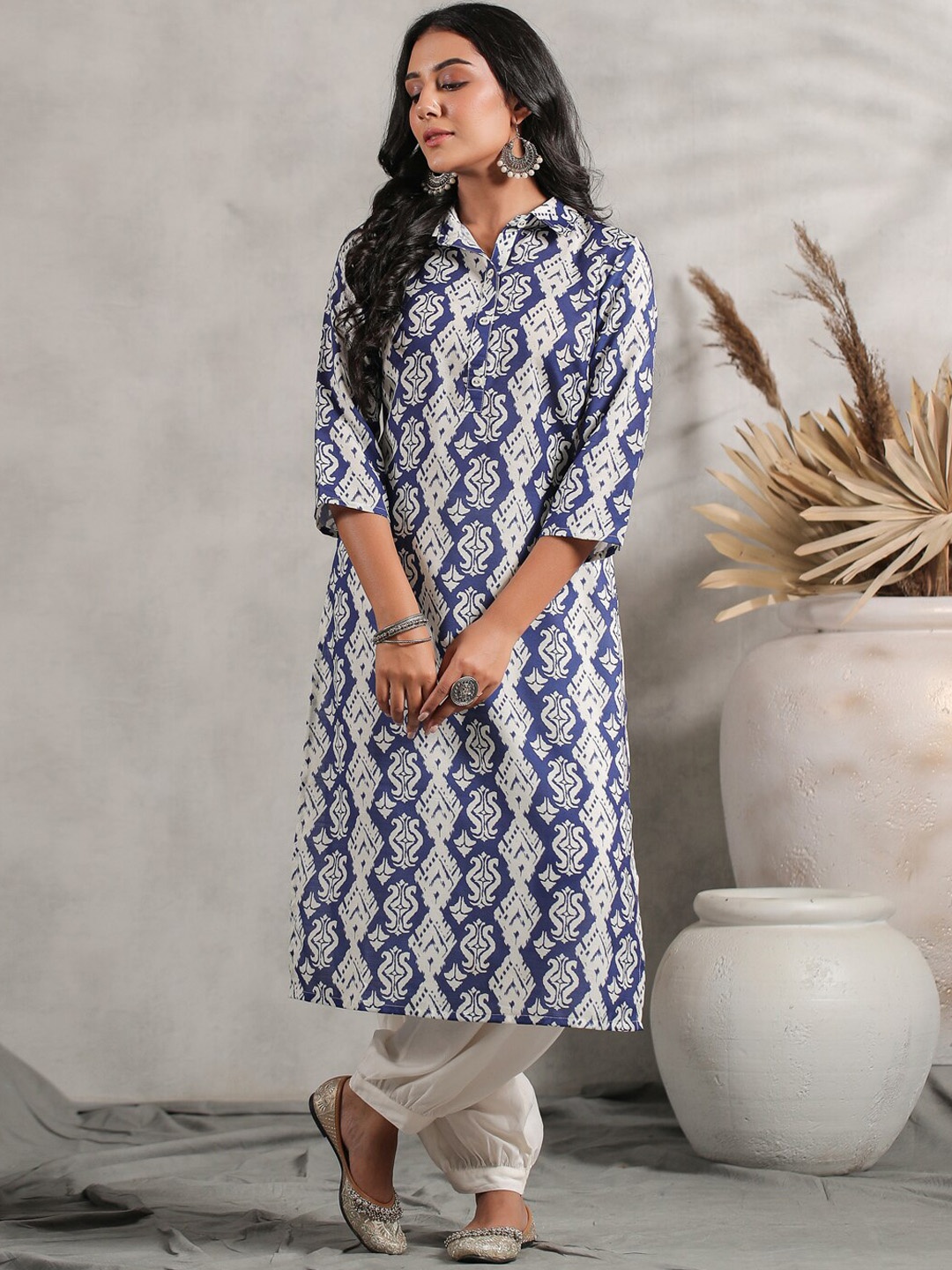 

Anubhutee Ethnic Motifs Printed Straight Kurta, White