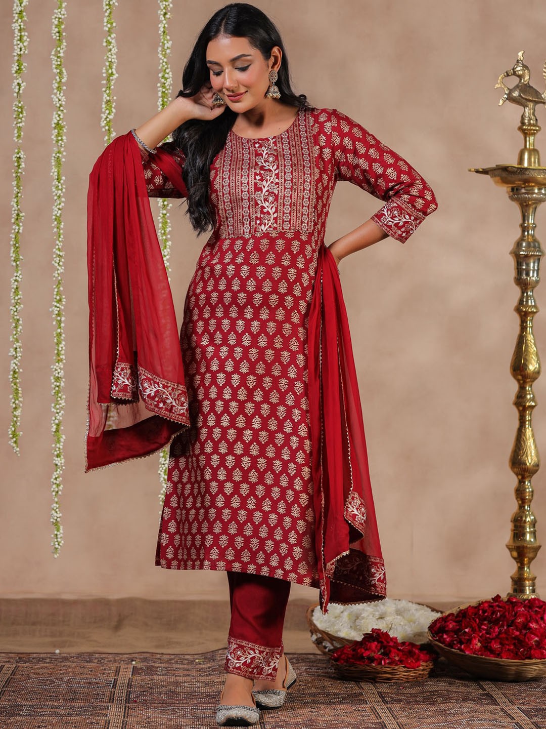 

Ishin Ethnic Motifs Printed Kurta With Trousers & Dupatta, Maroon