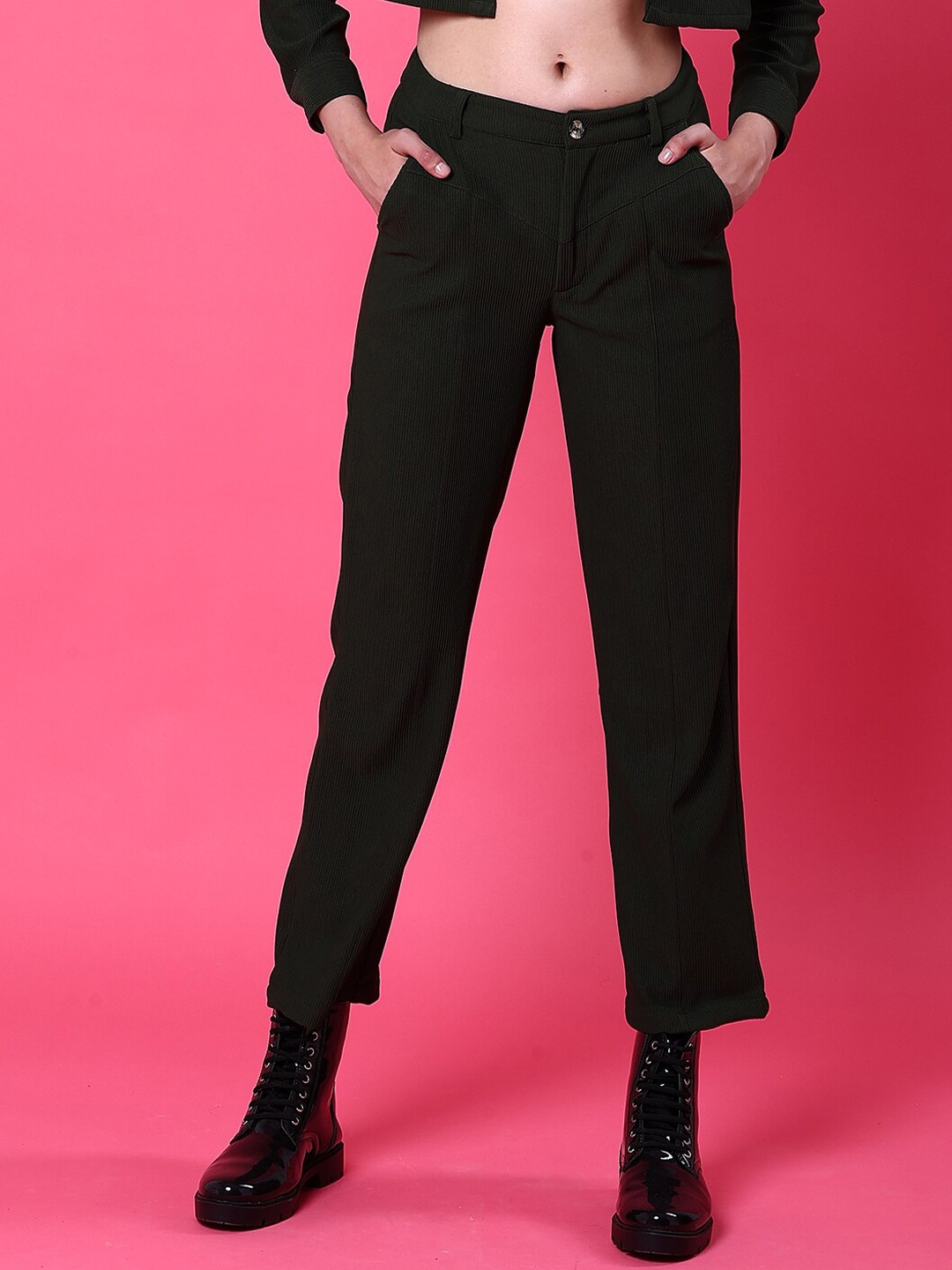 

Freehand by The Indian Garage Co Women Tapered Fit Cropped Mid-Rise Flat-Front Plain Trousers, Olive