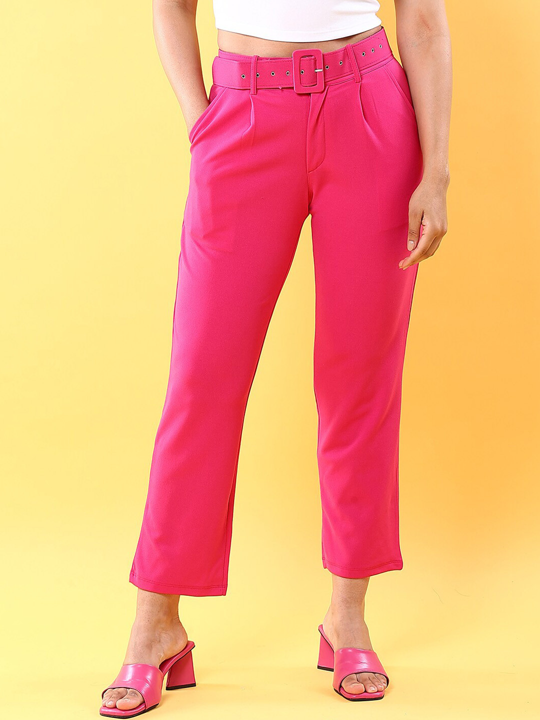 

Freehand by The Indian Garage Co Women Pink Tapered Fit Mid-Rise Cropped Trousers