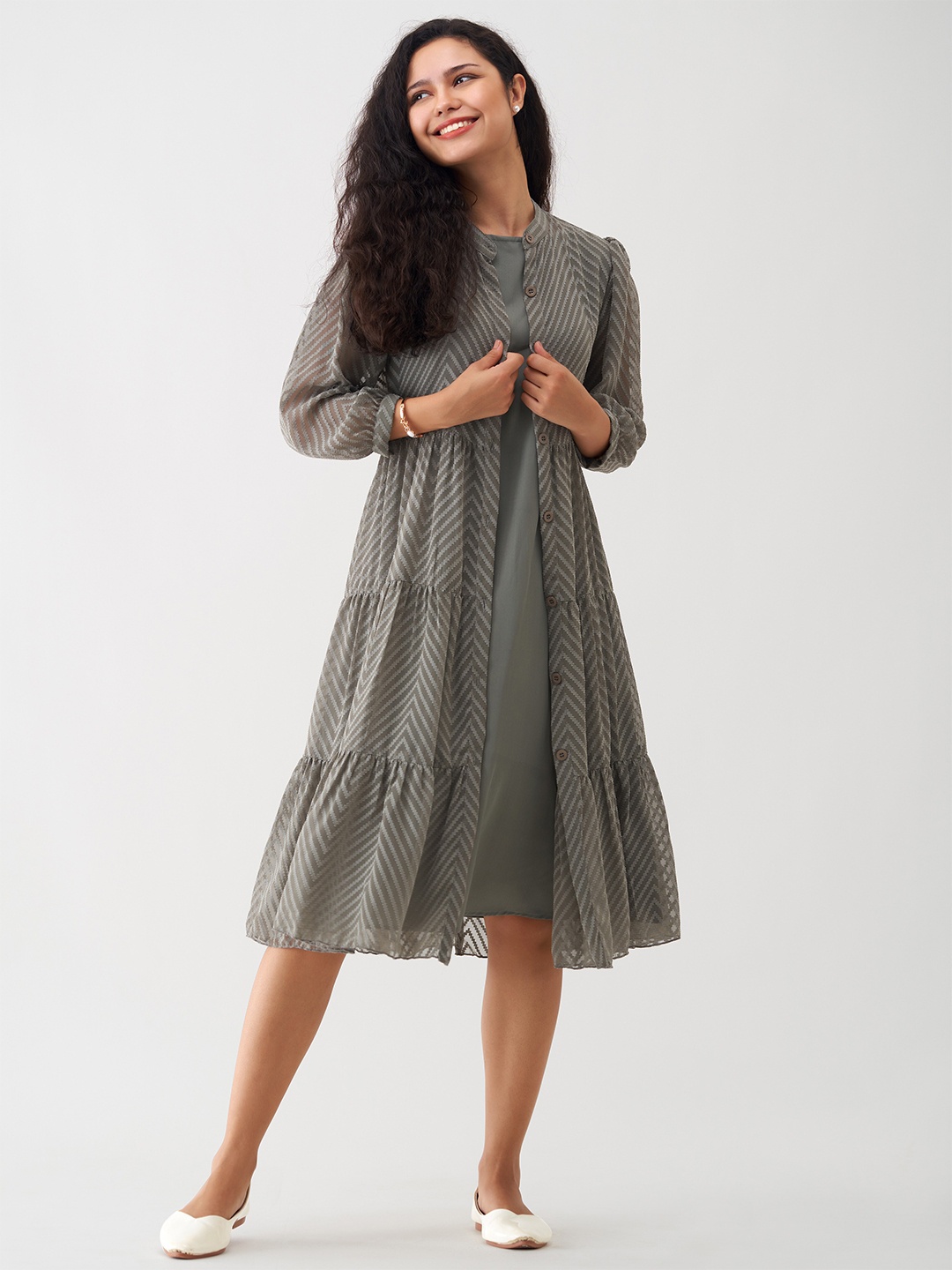 

AASK Self Design Puff Sleeve Fit & Flare Midi Dress With Shrug, Grey