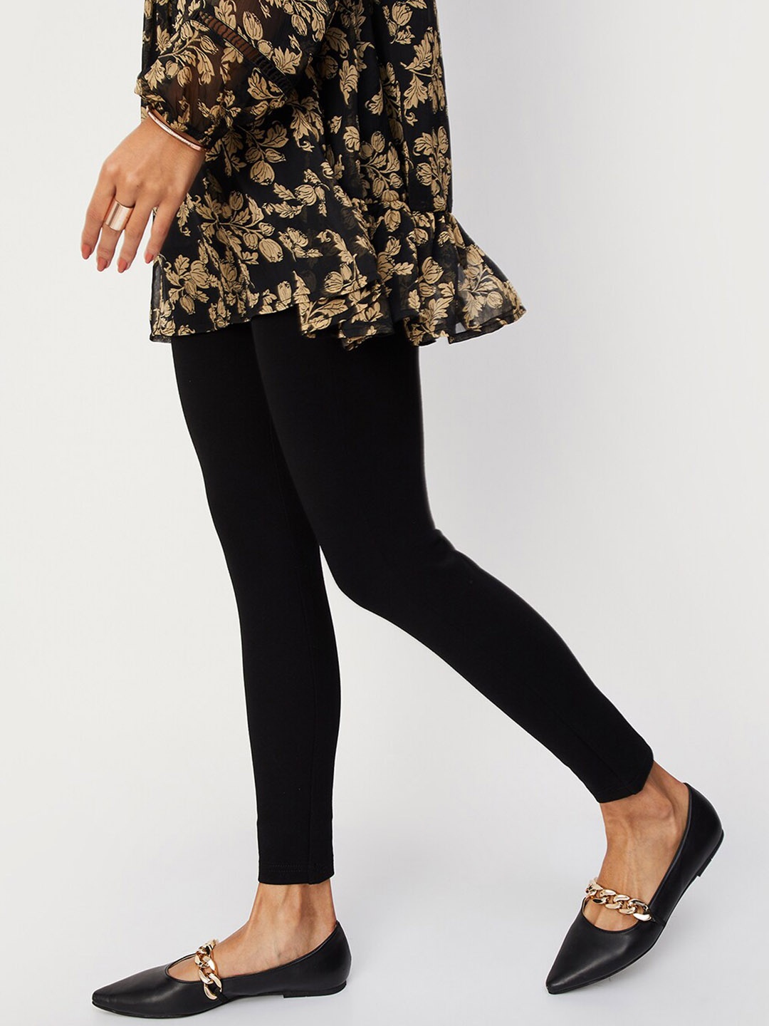 

max Women Mid-Rise Regular Fit Trousers, Black