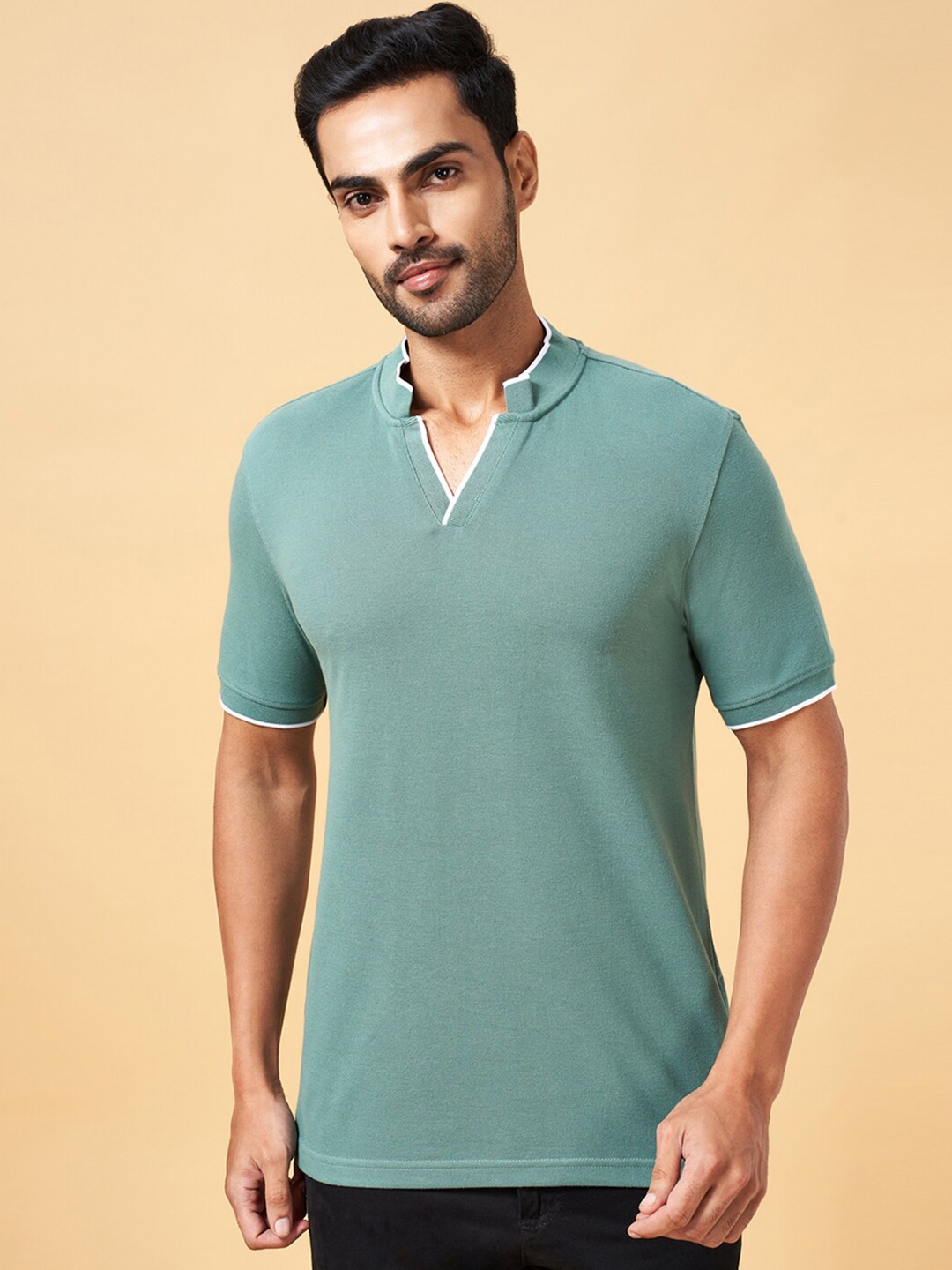 

BYFORD by Pantaloons Mandarin Collar Slim Fit Cotton T-shirt, Green