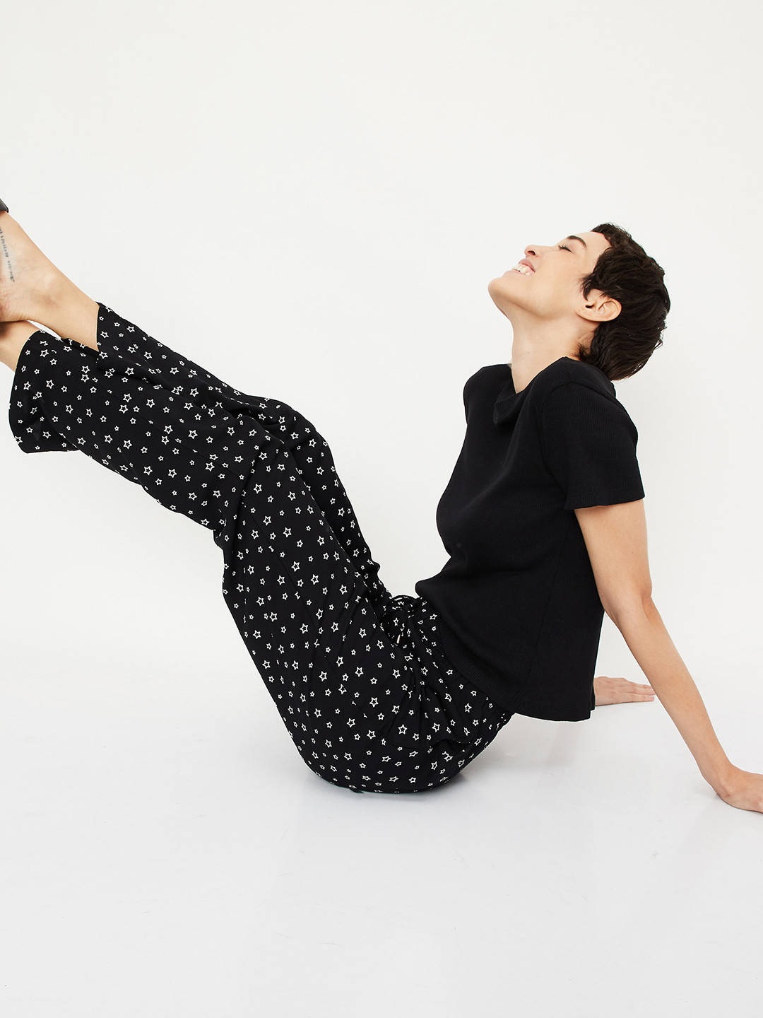 

max Women All-Over Star Printed Lounge Pants, Black