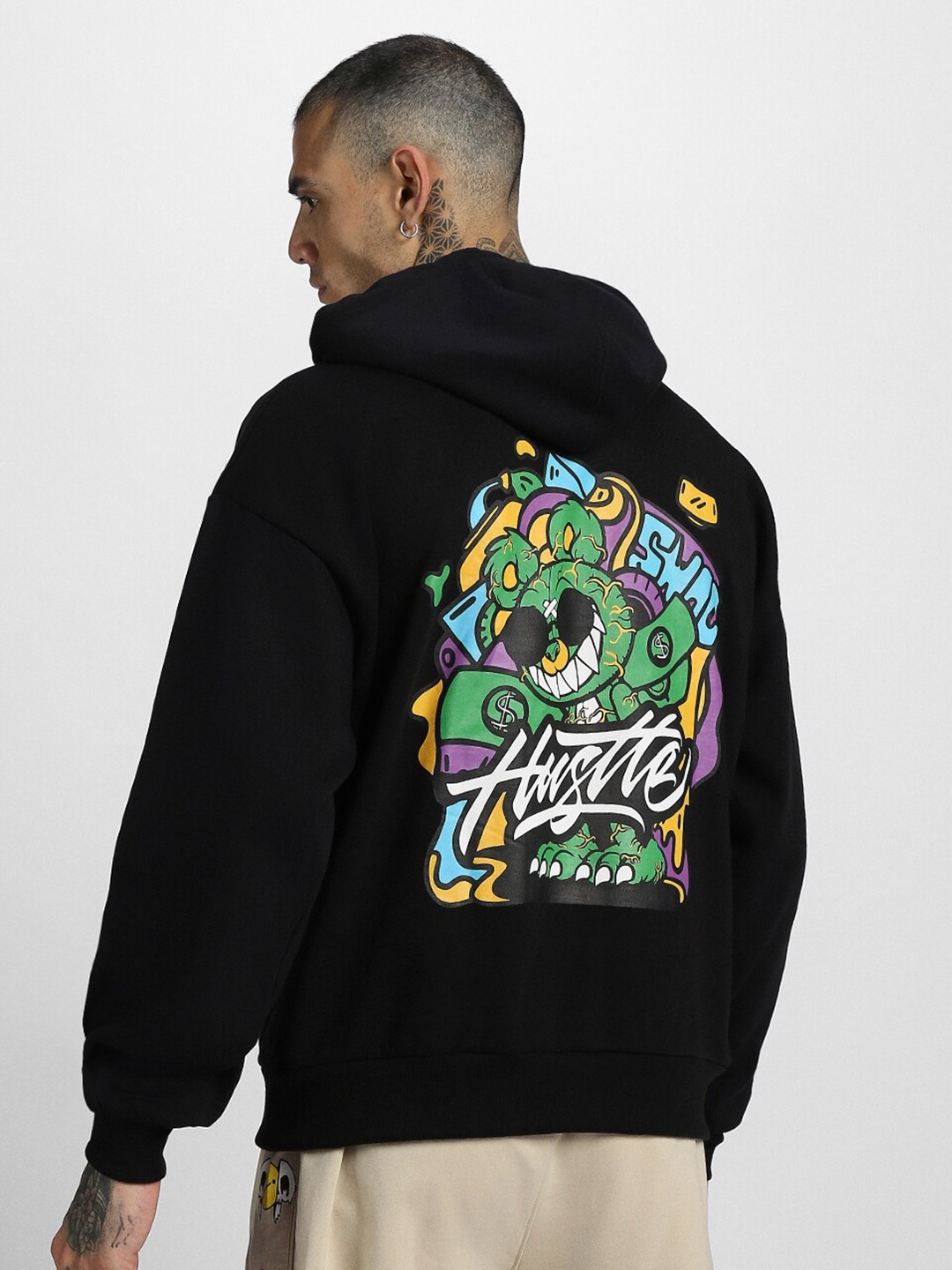 

VEIRDO Black Graphic Printed Hooded Fleece Oversized Pullover