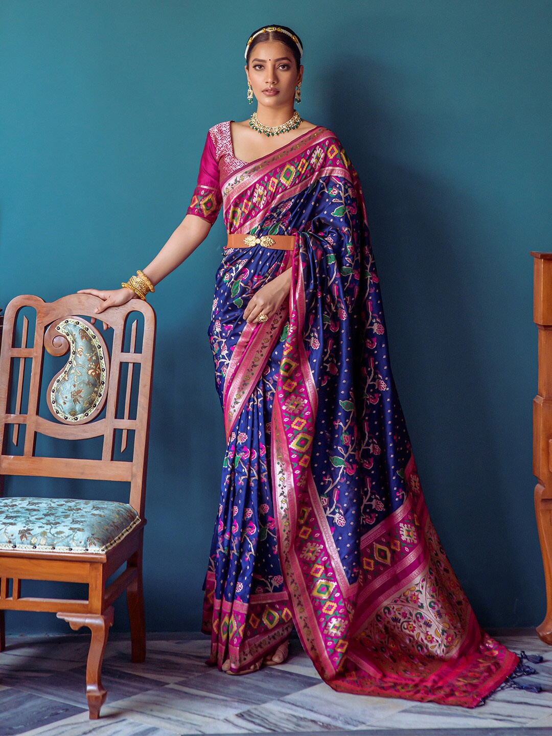 

KARAGIRI Woven Design Zari Silk Blend Paithani Saree, Navy blue