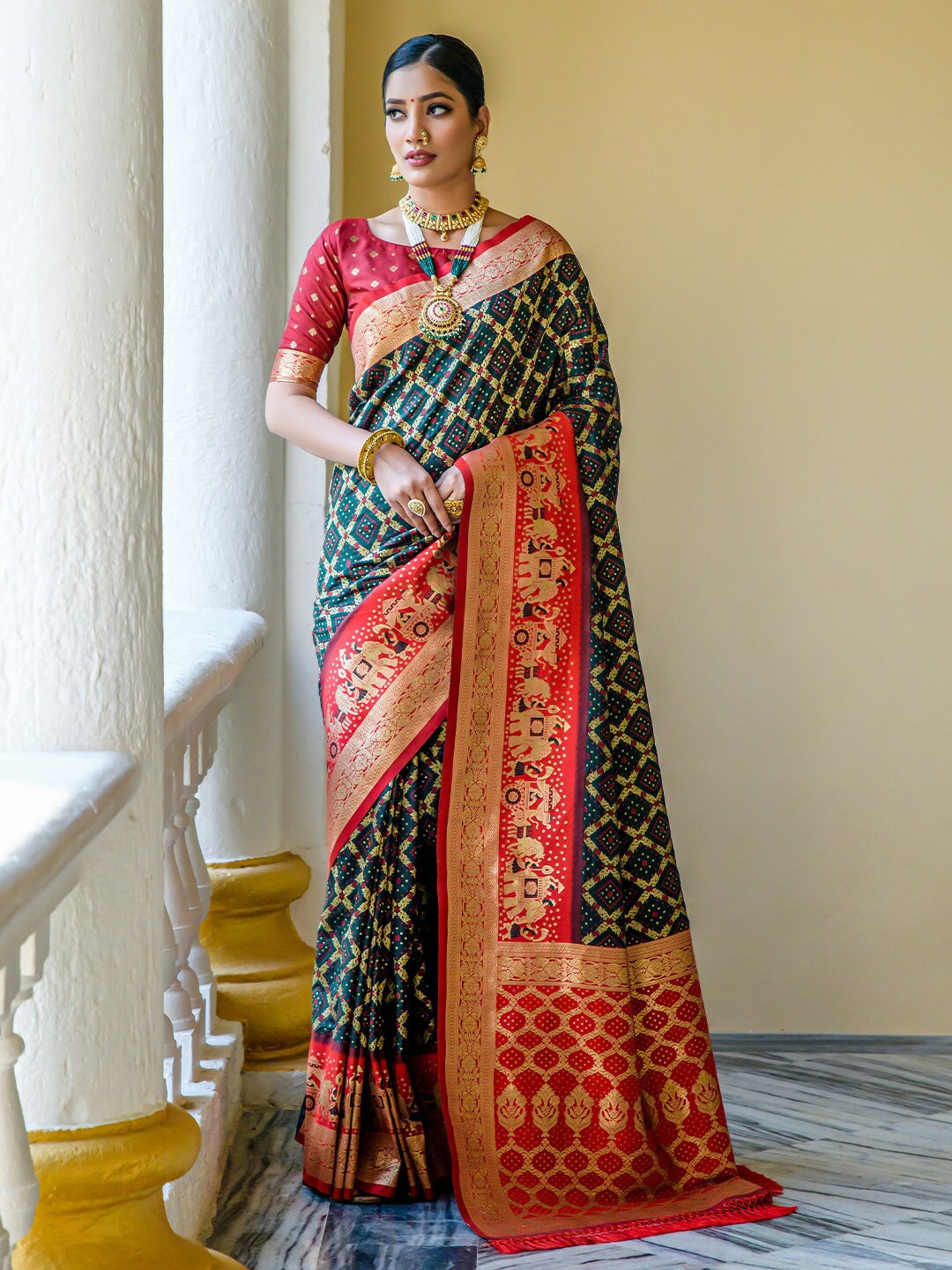

KARAGIRI Ethnic Motif Woven Design Zari Banarasi Saree, Green