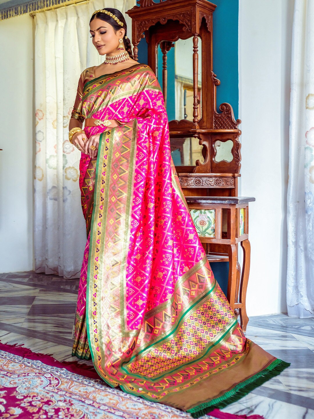 

KARAGIRI Ethnic Motif Woven Design Zari Patola Saree, Pink