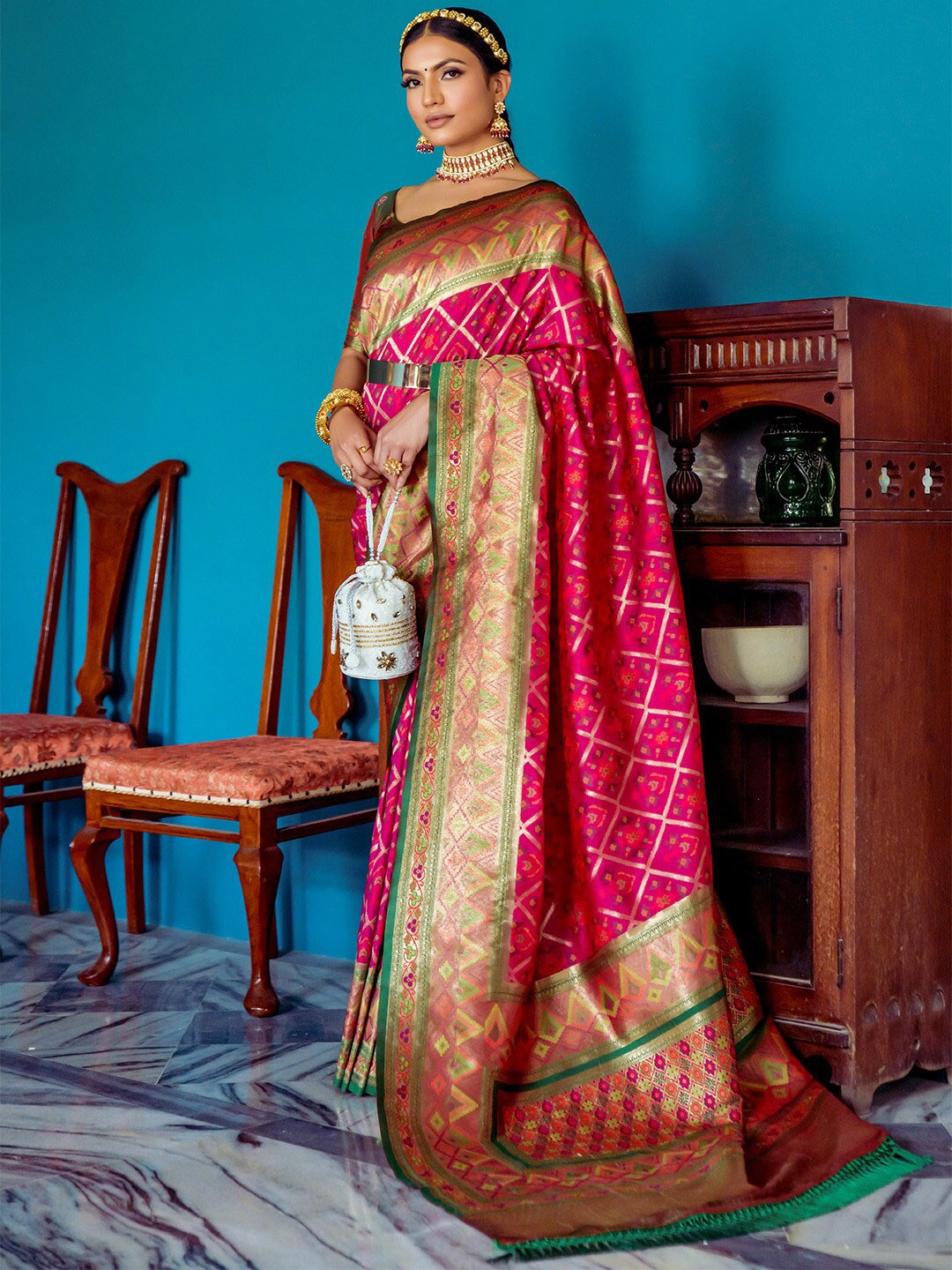 

KARAGIRI Ethnic Motif Woven Design Zari Patola Saree, Fuchsia