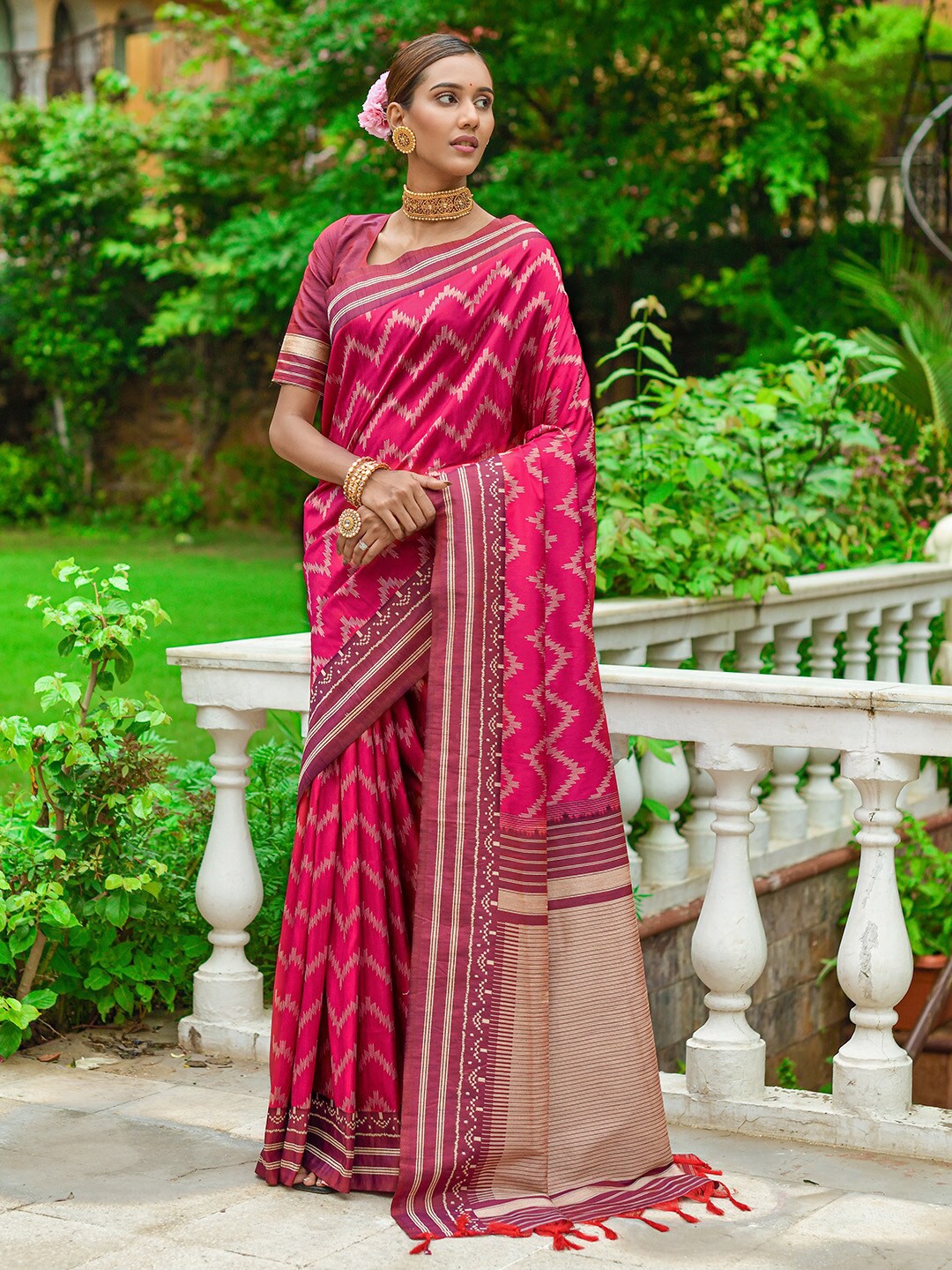 

KARAGIRI Geometric Printed Saree, Pink