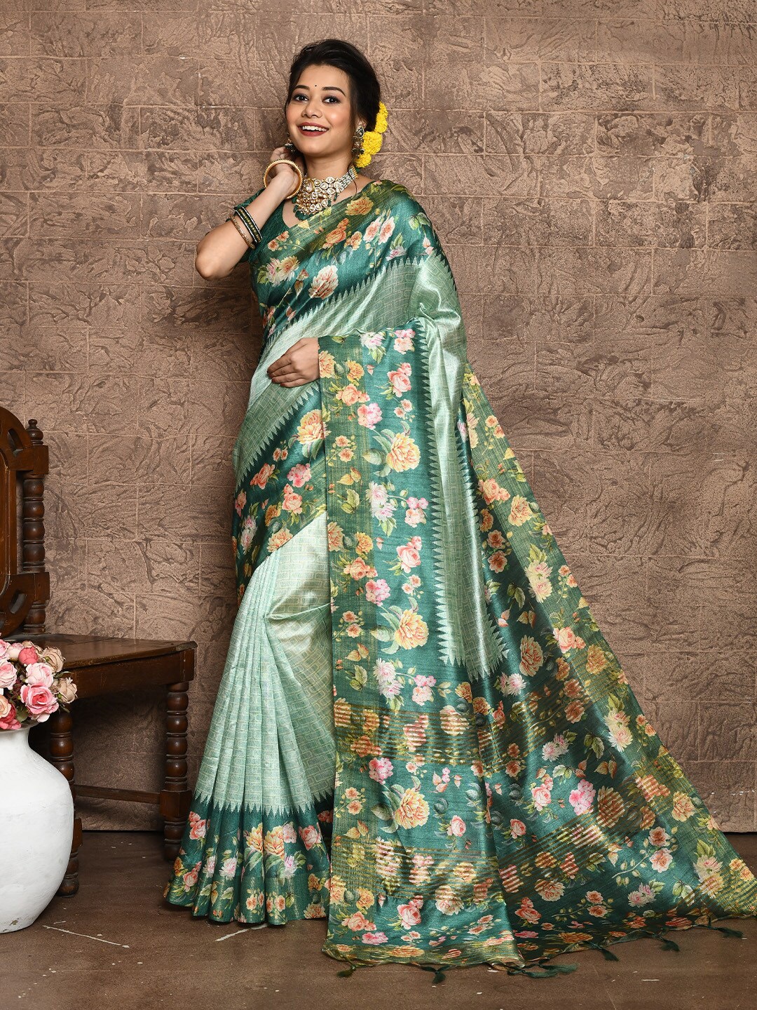 

KARAGIRI Floral Printed Saree, Sea green