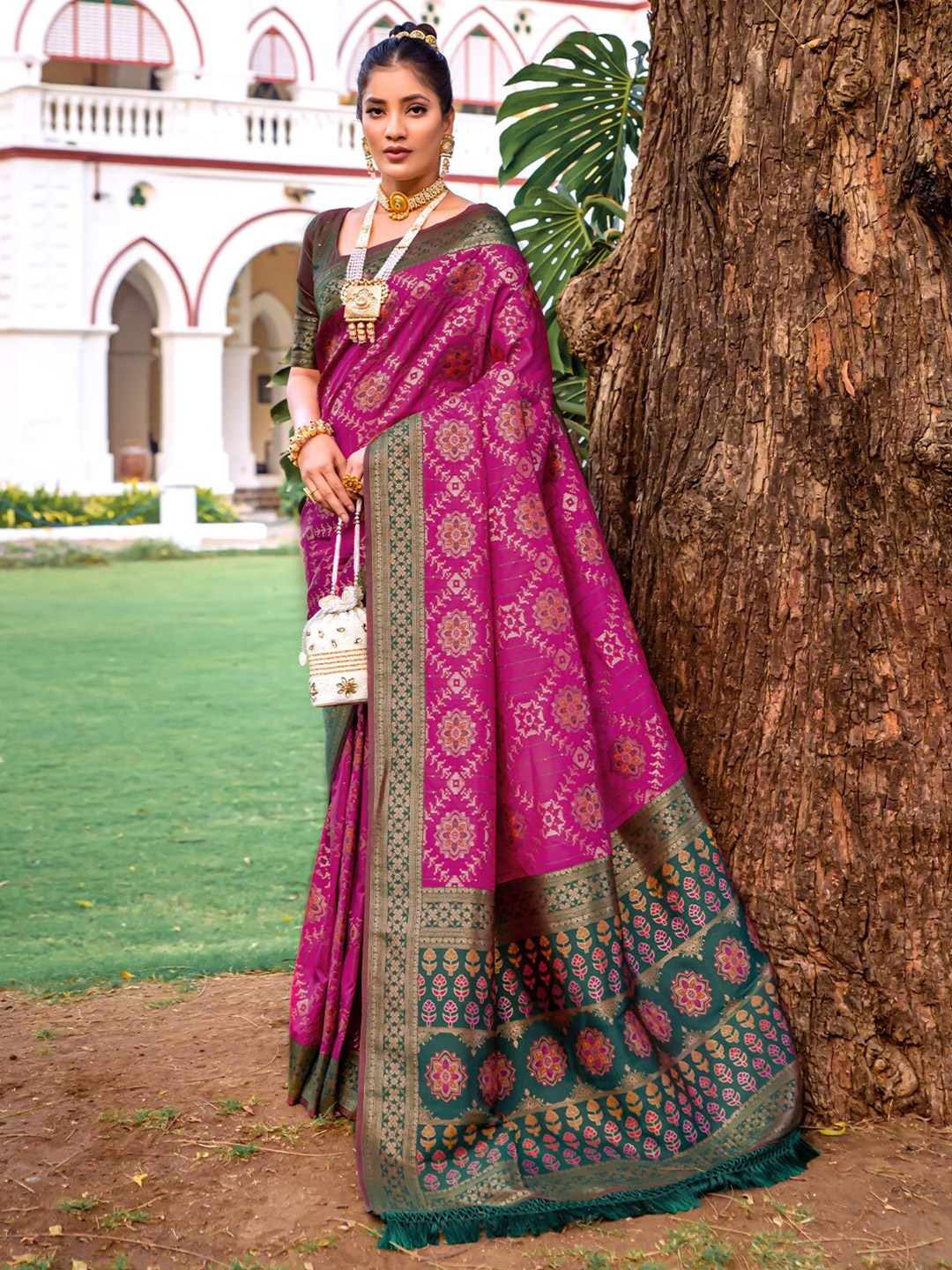 

KARAGIRI Woven Design Zari Patola Saree, Fuchsia