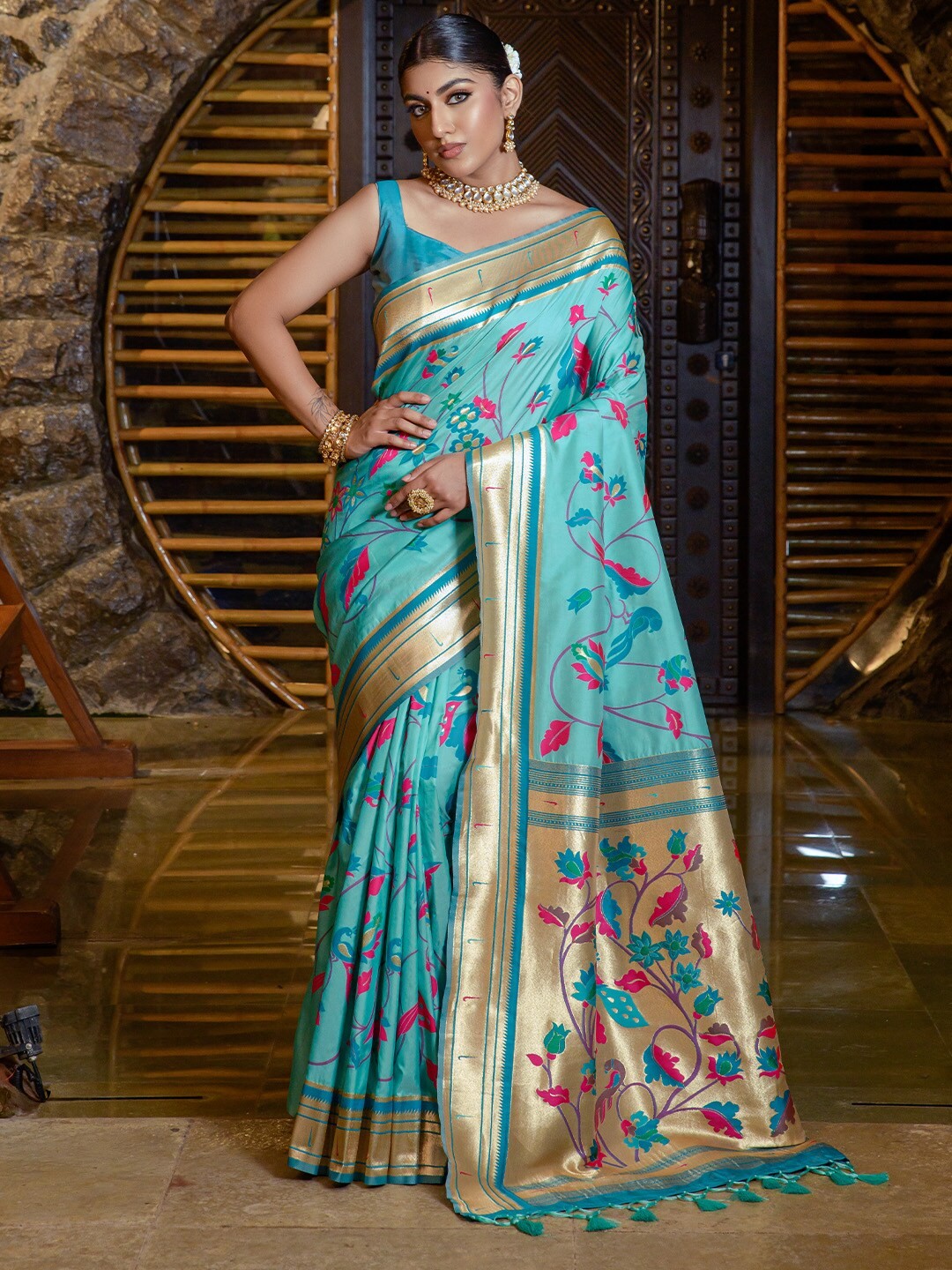 

KARAGIRI Floral Printed Zari Banarasi Saree, Turquoise blue
