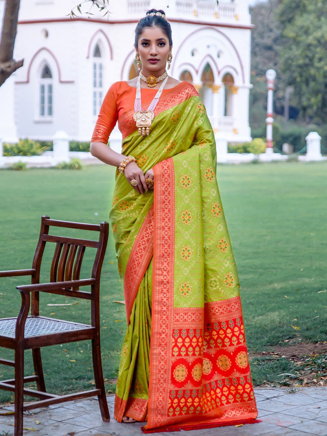 

KARAGIRI Ethnic Motifs Woven Design Zari Patola Saree, Lime green