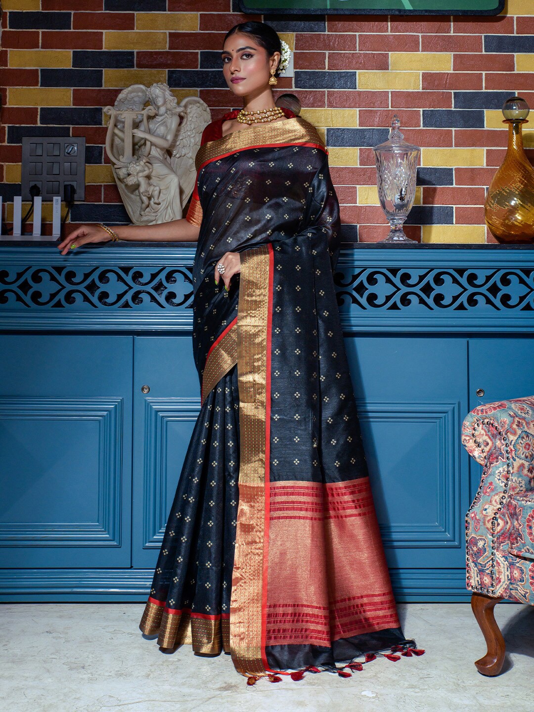 

KARAGIRI Ethnic Motifs Woven Design Zari Saree, Navy blue