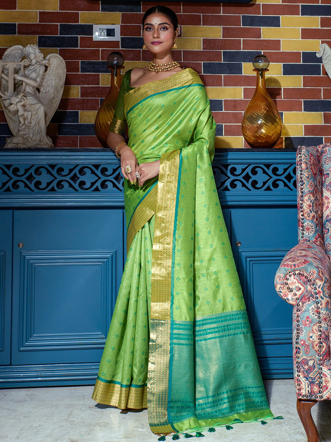 

KARAGIRI Woven Design Zari Saree, Green