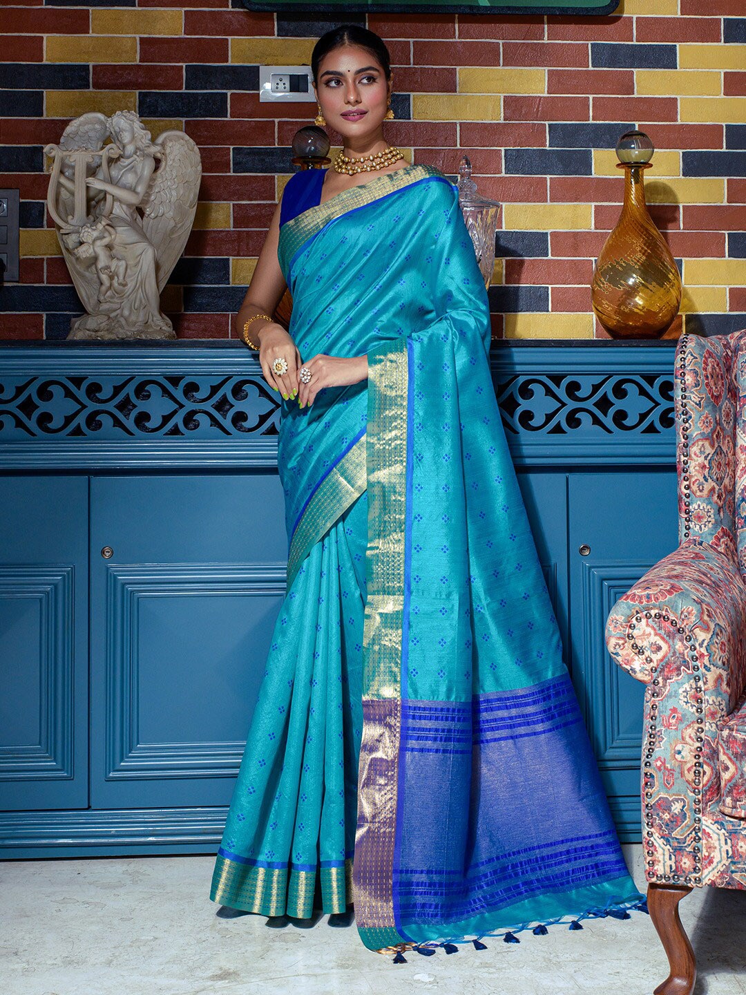 

KARAGIRI Woven Design Zari Saree, Turquoise blue