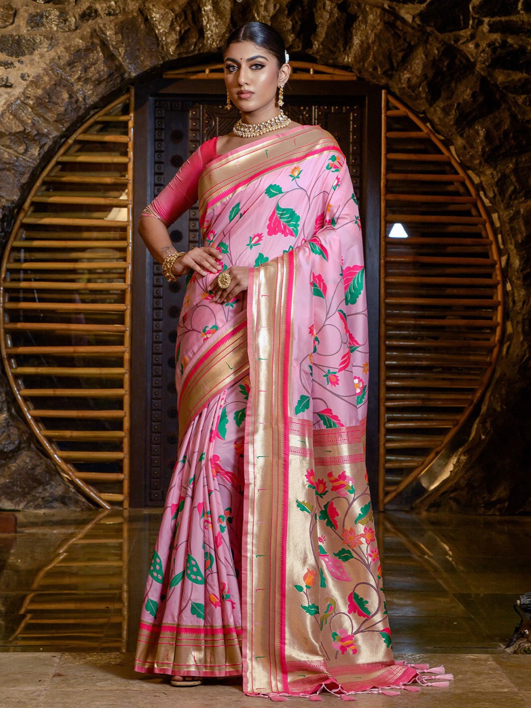 

KARAGIRI Woven Design Zari Banarasi Saree, Pink