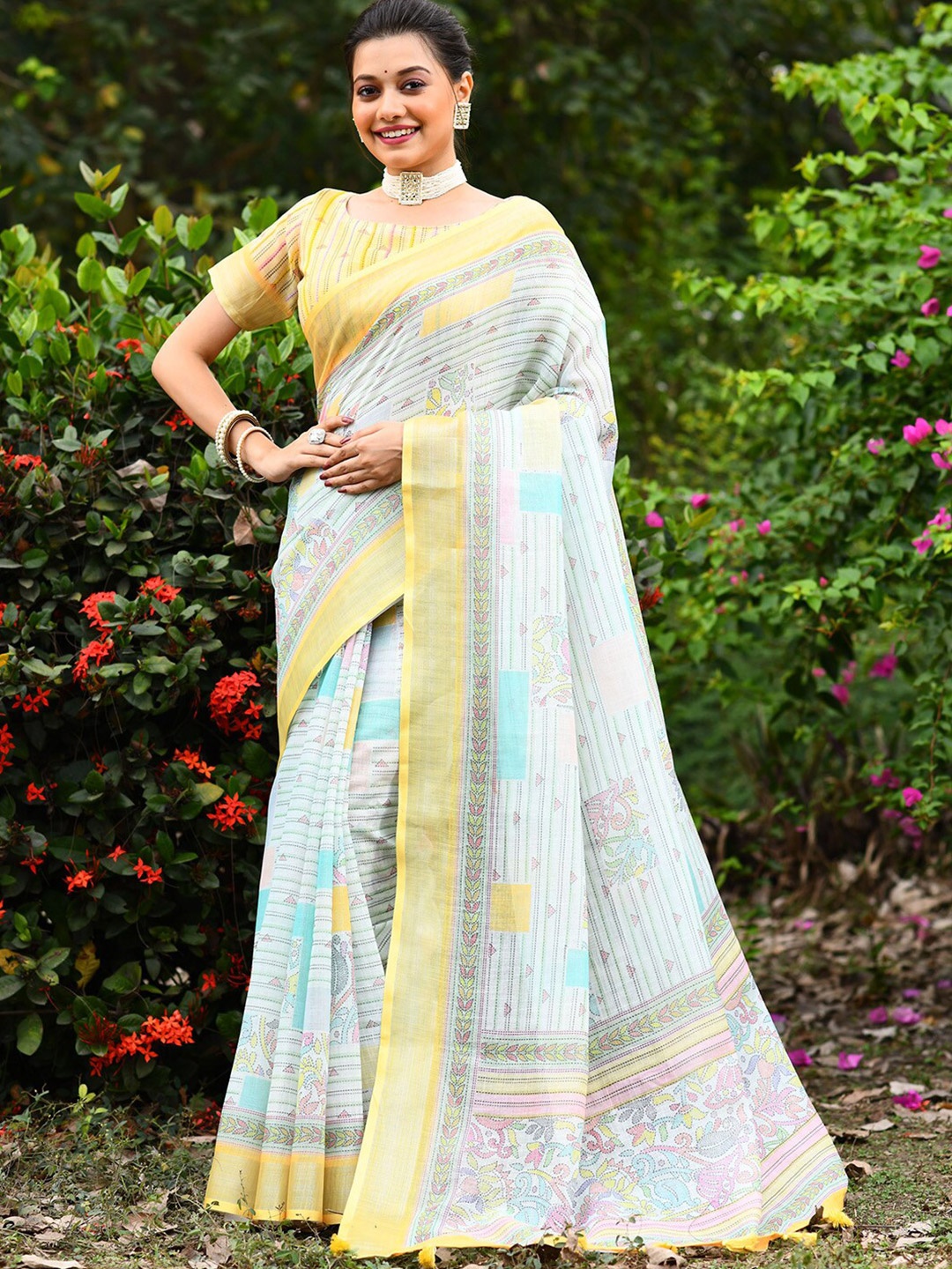 

KARAGIRI Ethnic Motifs Printed Zari Saree, White