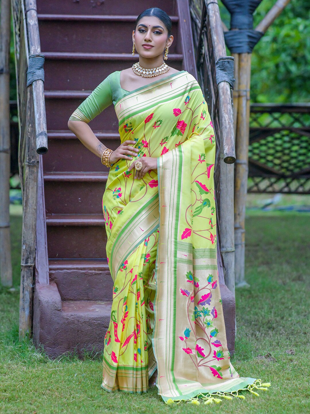 

KARAGIRI Floral Woven Design Zari Silk Blend Banarasi Saree, Green