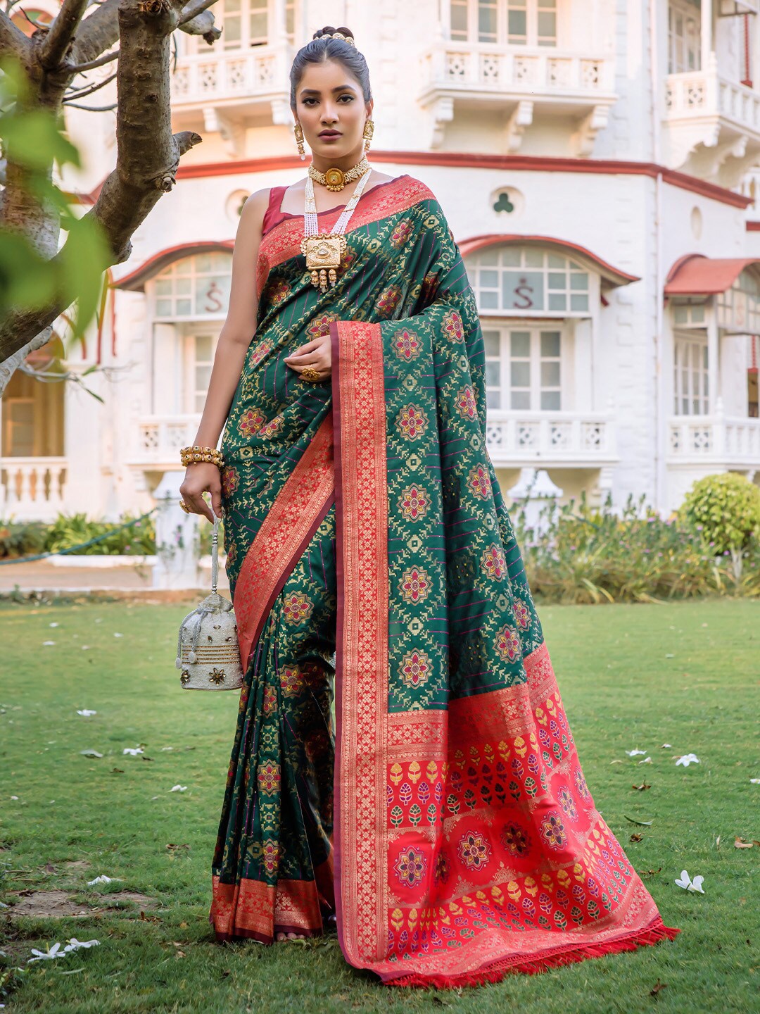 

KARAGIRI Ethnic Motifs Woven Design Zari Silk Blend Patola Saree, Green