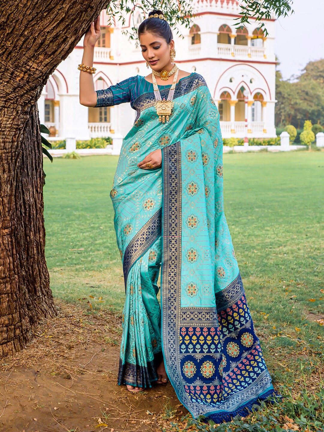 

KARAGIRI Ethnic Motifs Woven Design Zari Silk Blend Patola Saree, Turquoise blue