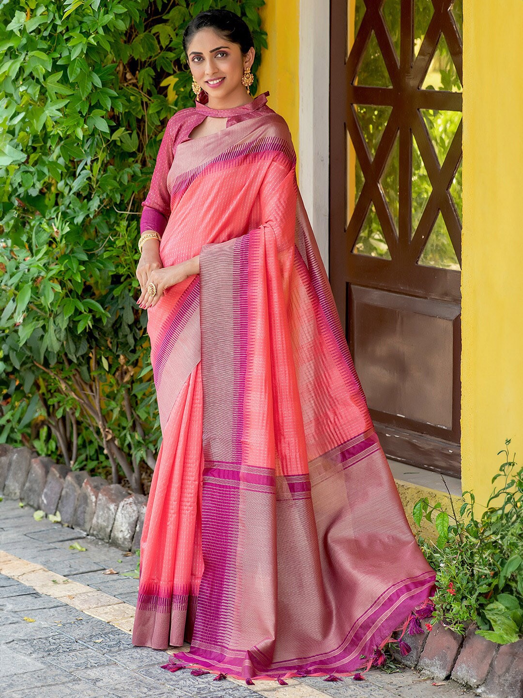 

KARAGIRI Striped Silk Blend Saree, Pink