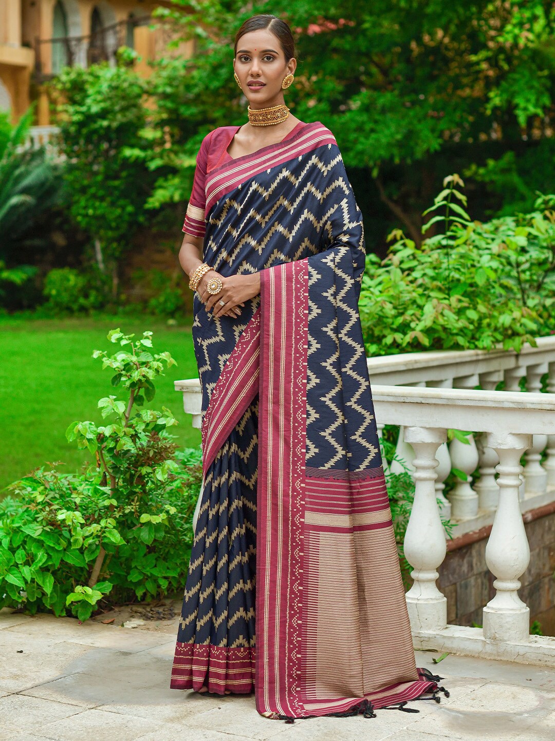 

KARAGIRI Geometric Woven Design Zari Detail Saree, Navy blue