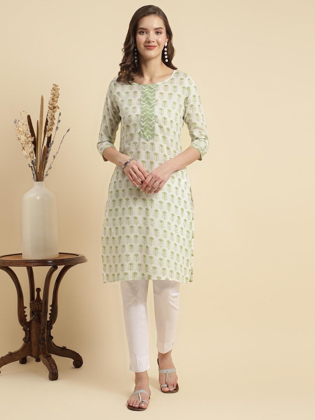 

Rangita Ethnic Motif Printed Gotta Patti Pure Cotton Straight Kurta, White
