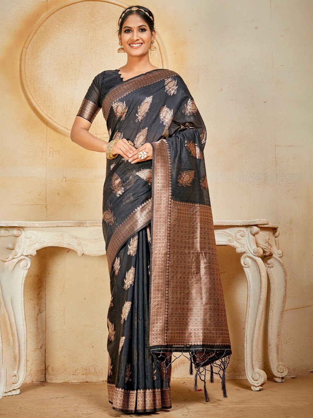 

KARAGIRI Woven Design Zari Banarasi Saree, Black
