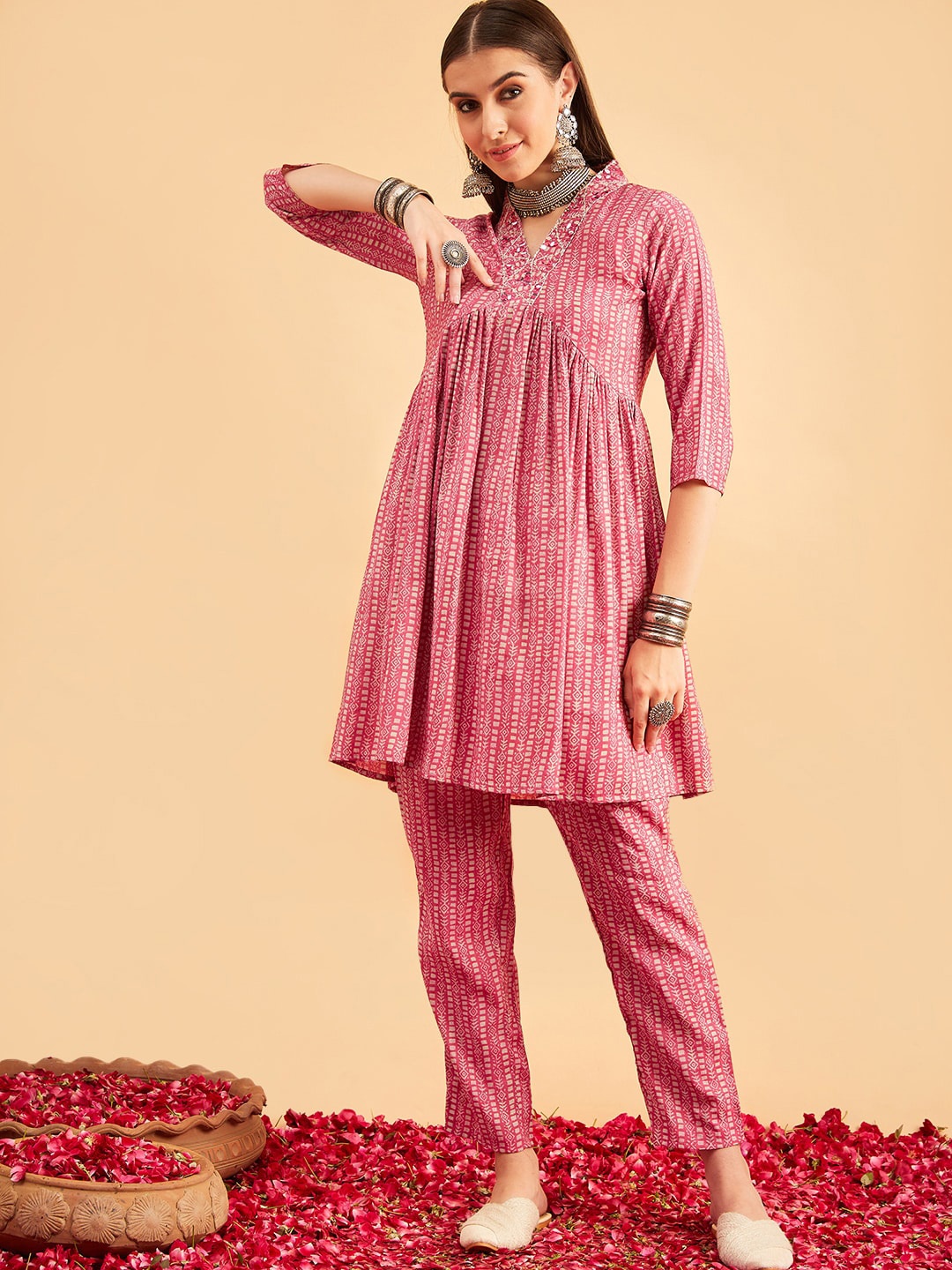 

Sangria Ethnic Motifs Printed Empire Chanderi Silk Kurta With Trousers, Pink