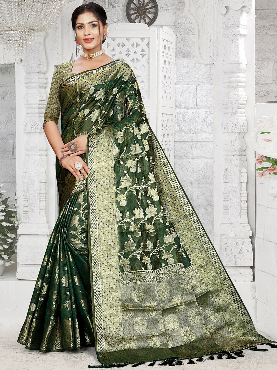 

Pisara Woven Design Zari Organza Saree, Green