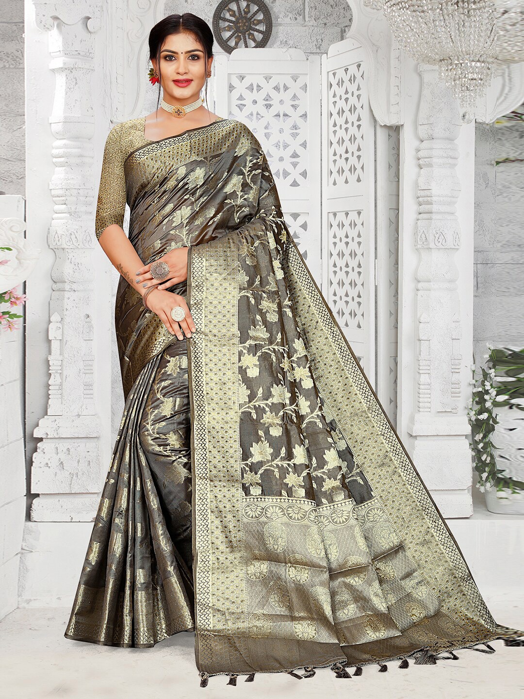

Pisara Ethnic Motifs Woven Design Zari Organza Saree, Grey