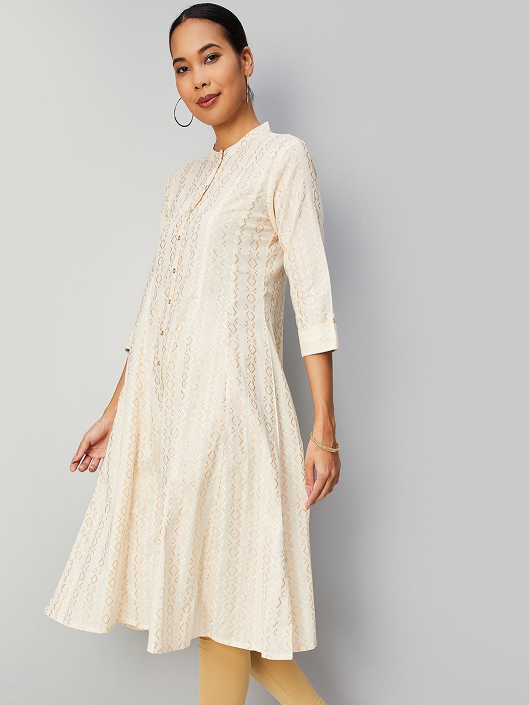 

max Geometric Woven Designed Mandarin Collar Dobby Weave Cotton Kurta, Off white