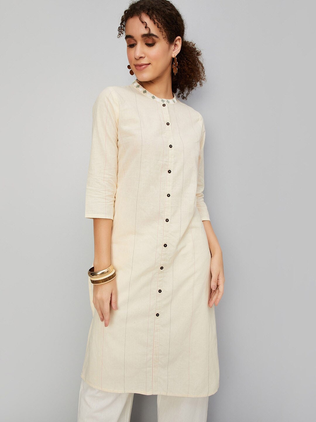 

max Mandarin Collar Straight Regular Cotton Kurta, Off white