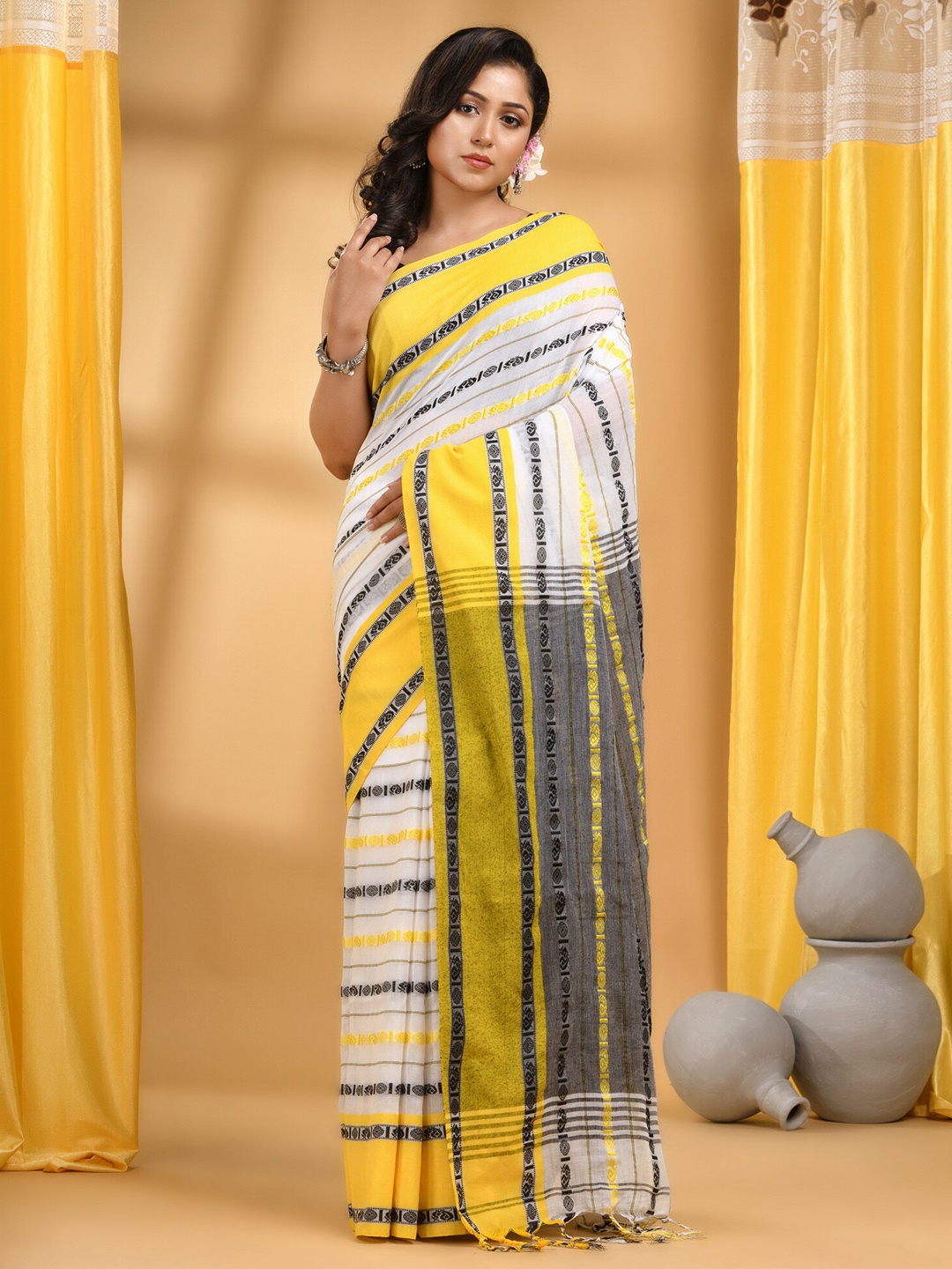 

DESH BIDESH Ethnic Motifs Woven Design Pure Cotton Taant Saree, White