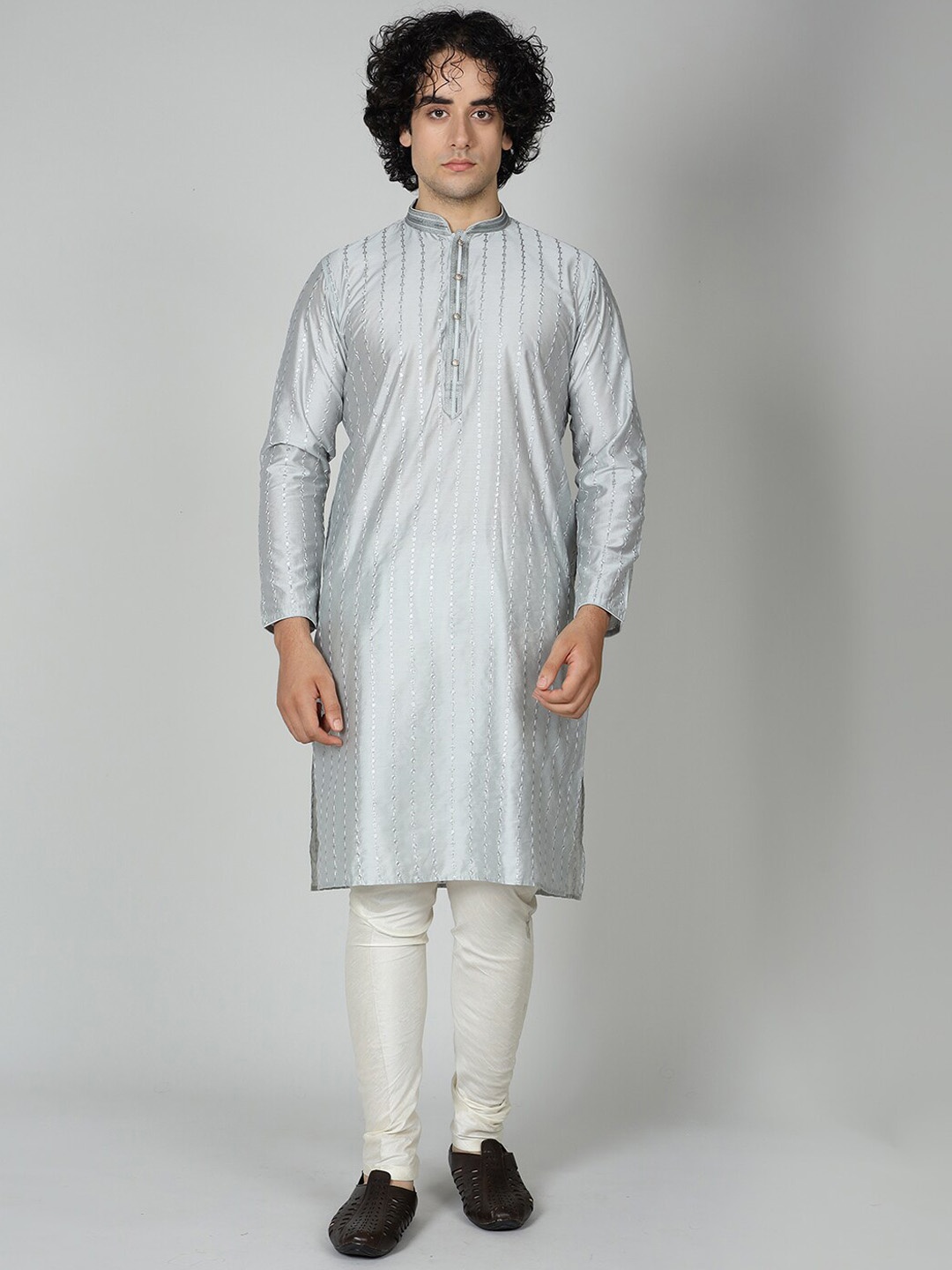 

MAAHI FABS Geometric Embroidered Thread Work Straight Kurta, Grey