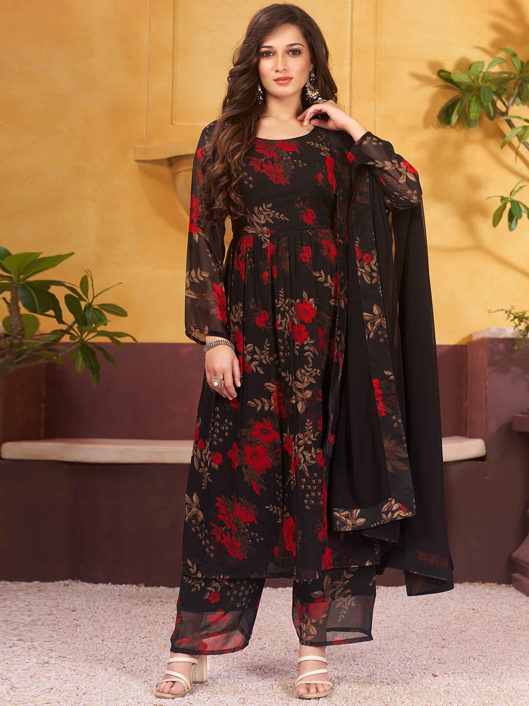 

Hinayat Fashion Floral Printed Pleated Kurta With Palazzos & Dupatta, Black
