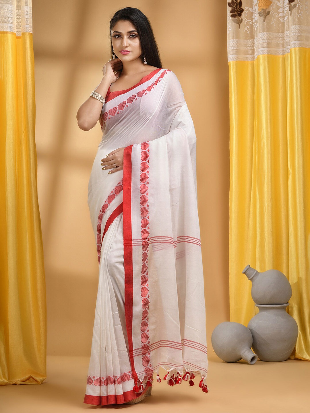 

DESH BIDESH Cotton Woven Heart Design Taant Saree, White