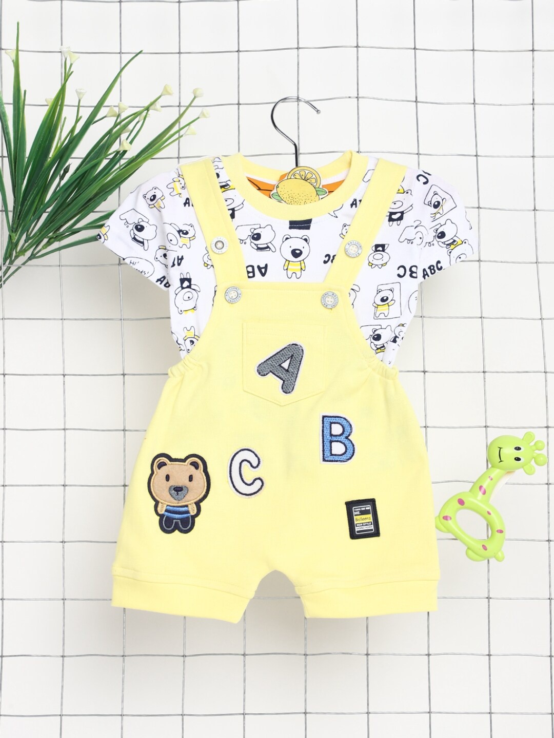 

V-Mart Infants Kids Typographic Printed Cotton T-shirt With Dungarees, Yellow