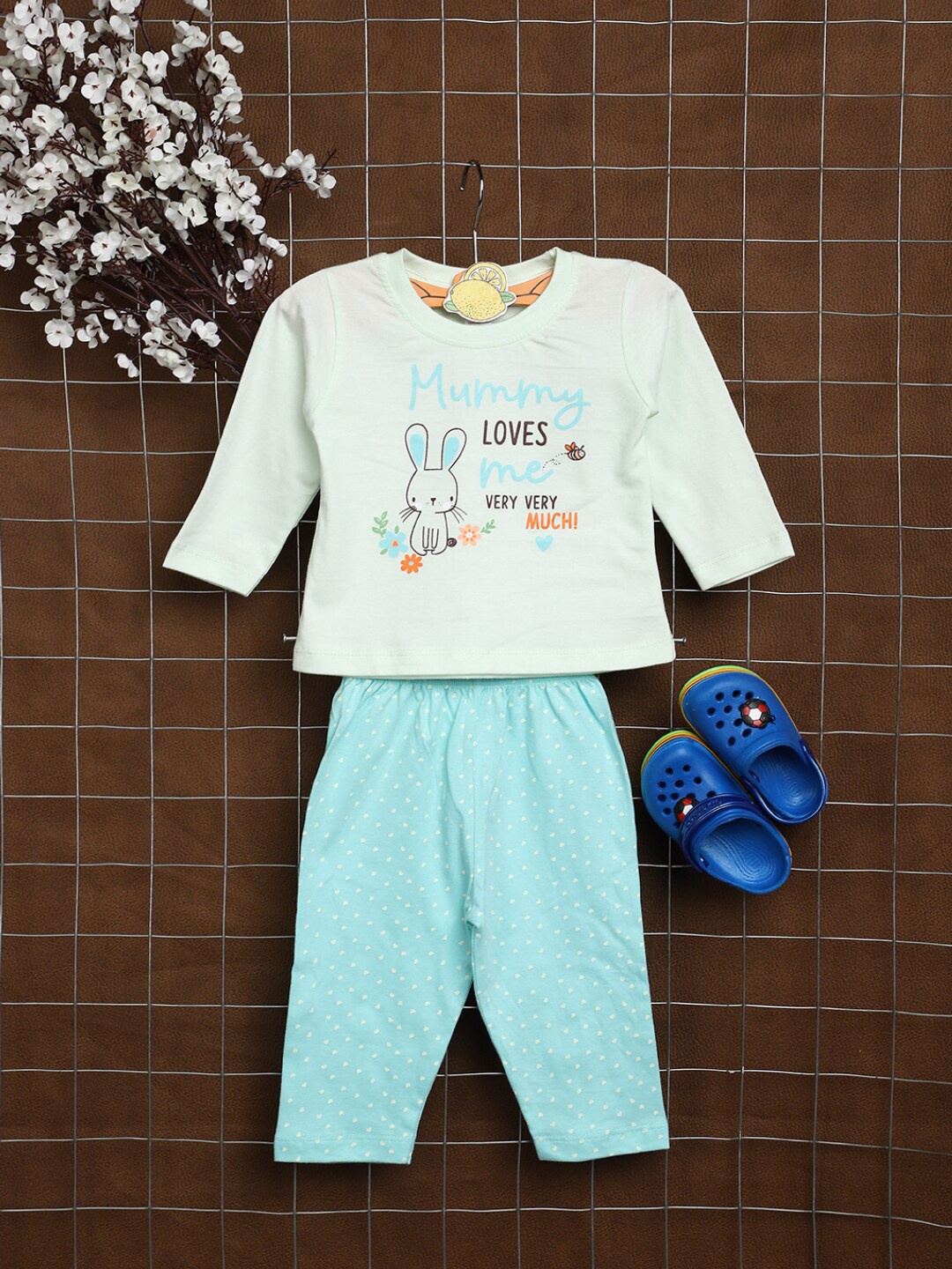 

V-Mart Infants Kids Typographic Printed Pure Cotton T-shirt With Trousers, Green