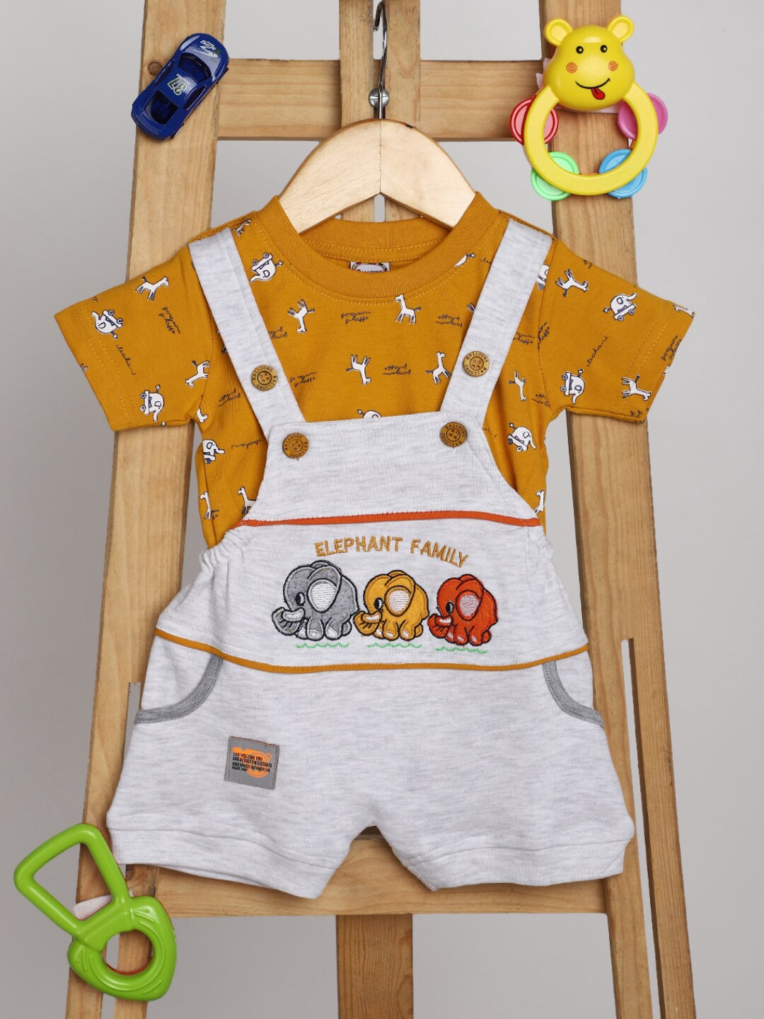 

V-Mart Infants Kids Conversational Printed Cotton T-shirt With Dungarees, Gold