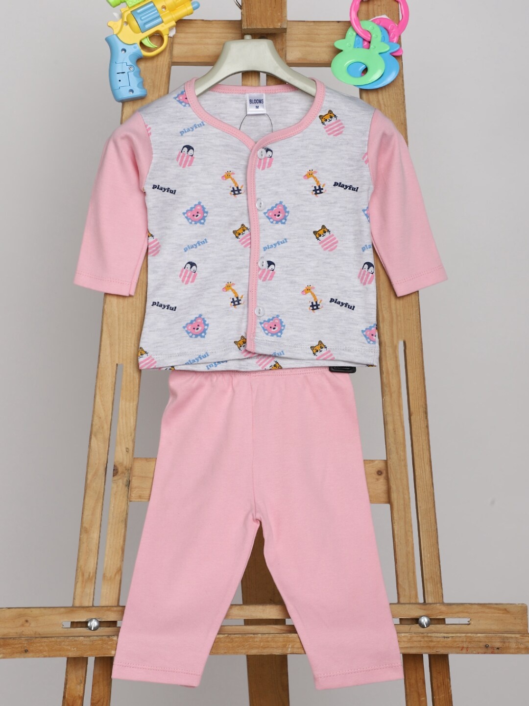 

V-Mart Infants Printed Pure Cotton T-shirt With Pyjama, Pink