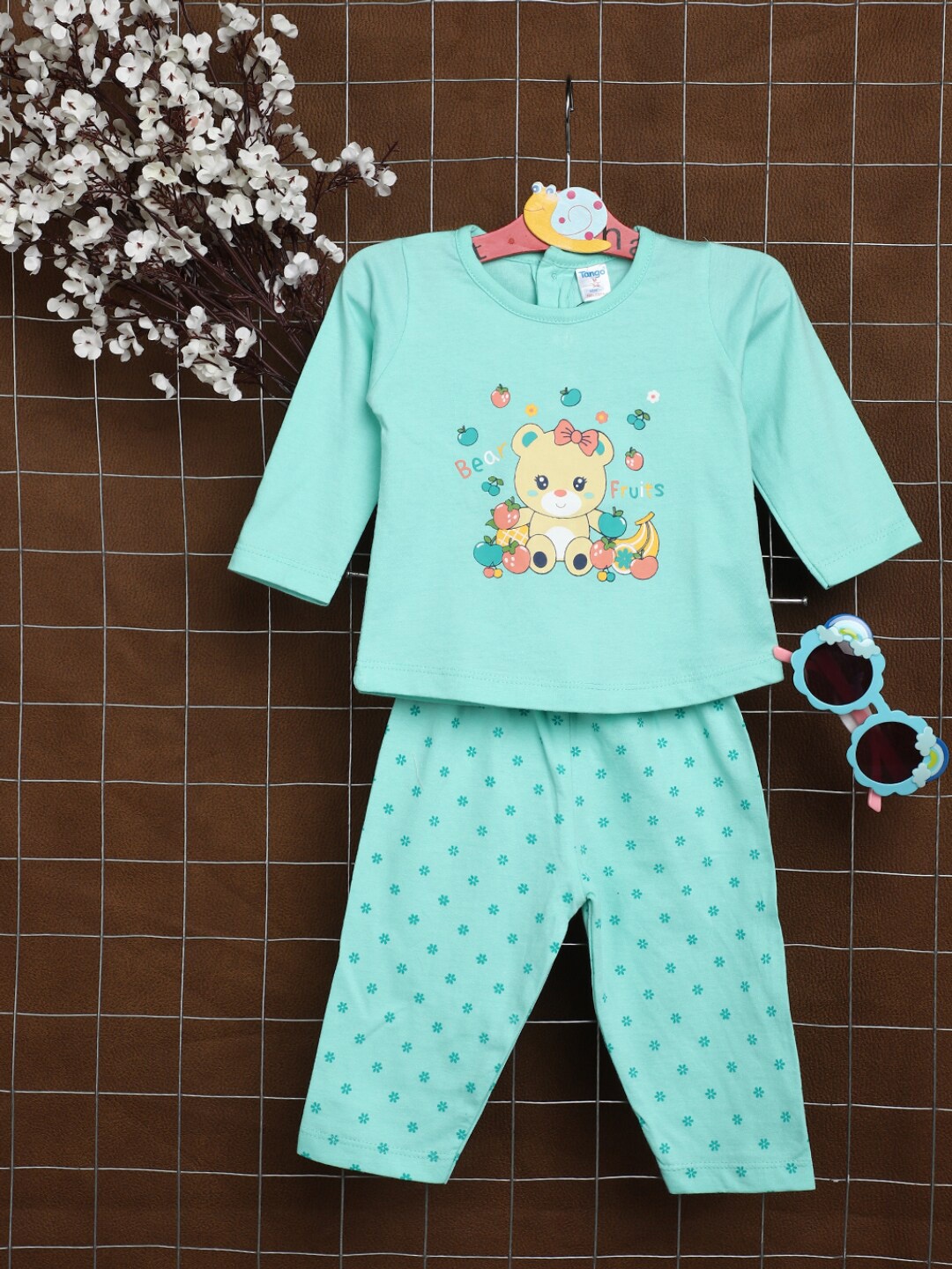 

V-Mart Unisex Kids Graphic Printed Pure Cotton Top with Leggings, Green