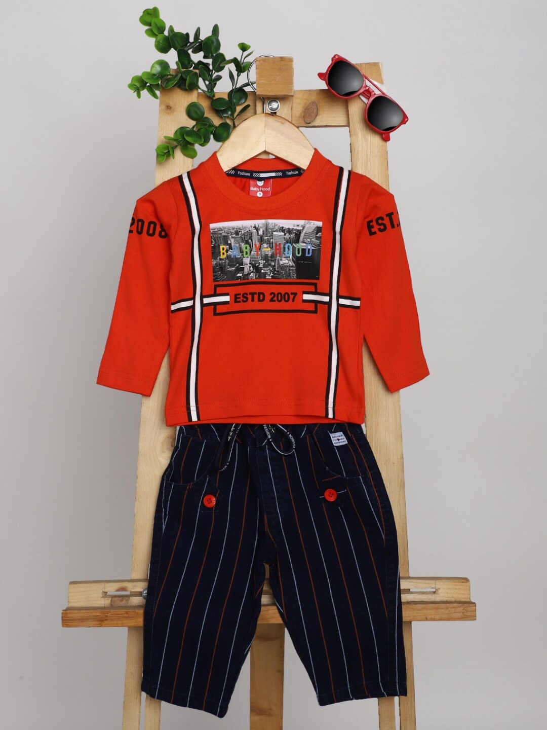 

V-Mart Infants Graphic Printed Round Neck Pure Cotton T-shirt & Trousers, Rust