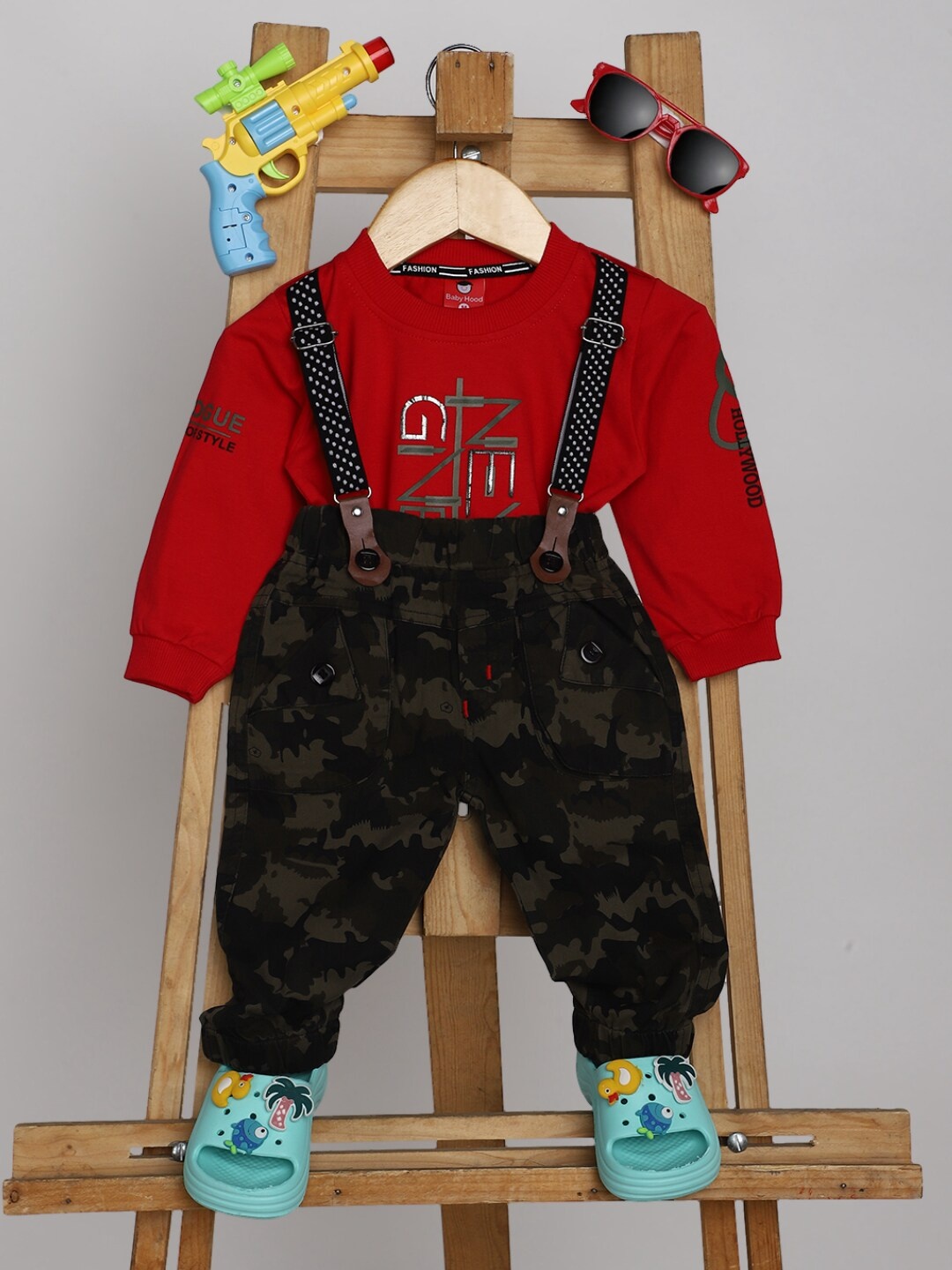 

V-Mart Infants Printed Pure Cotton T-Shirt With Joggers & Suspenders, Red