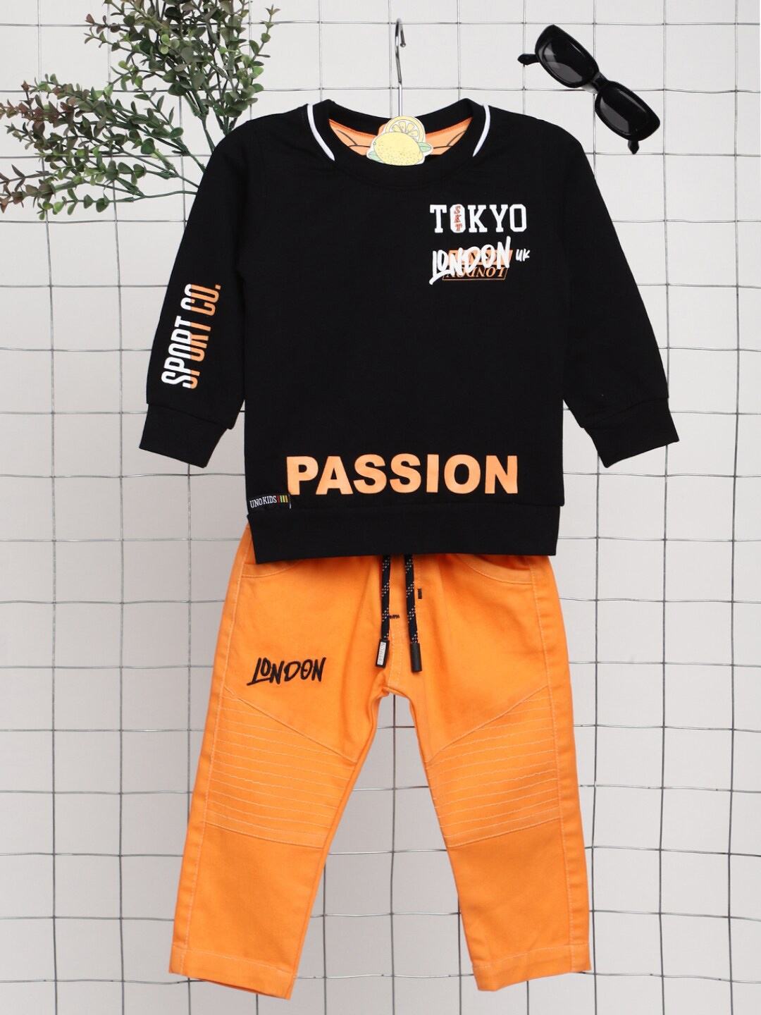 

V-Mart Infant Printed Pure Cotton T-shirt with Trousers, Black