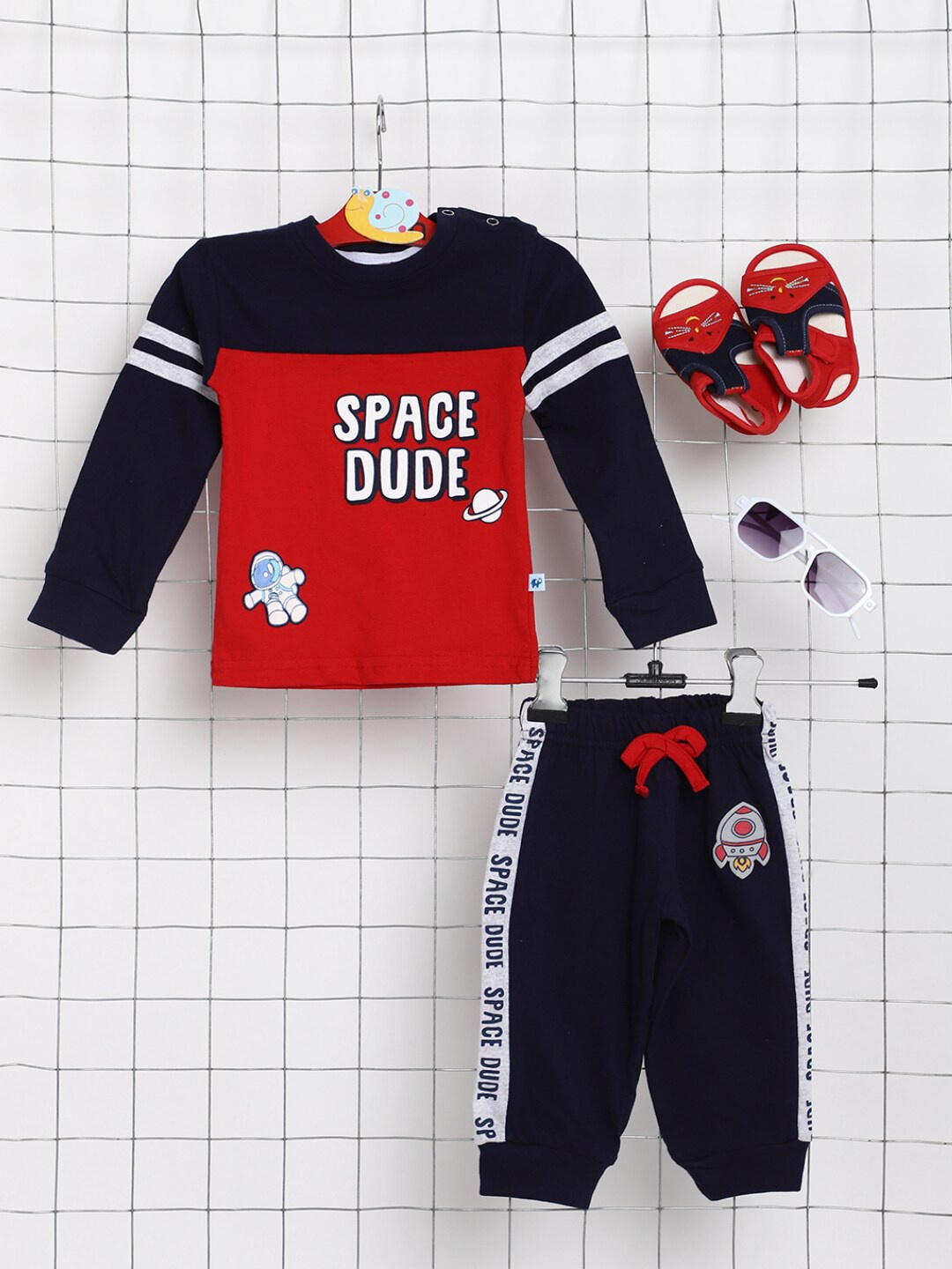 

V-Mart Kids Printed Pure Cotton T-shirt With Pyjamas, Navy blue